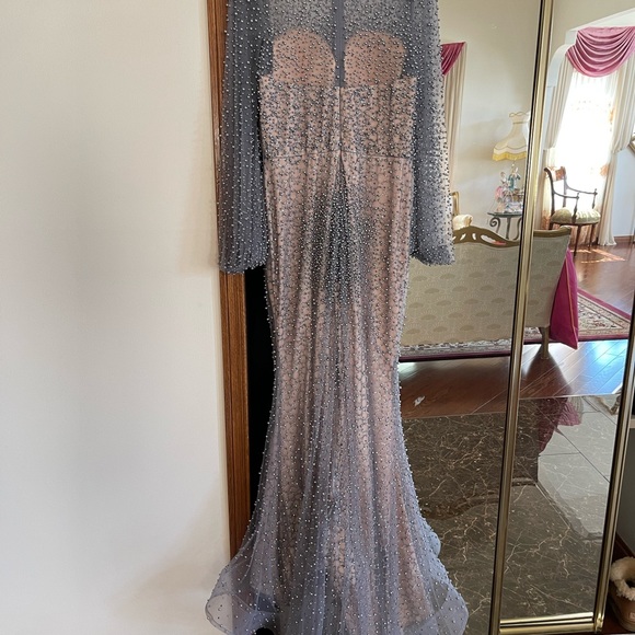 Long beaded evening gown - Picture 4 of 4